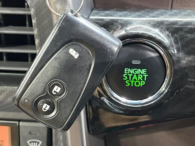 �y�L�[�t���[�V�X�e���z�J�o����|�P�b�g�ɓ��ꂽ�܂܂ł��h�A�̎{���E�������\�ȃX�}�[�g�L�[�𑕔��B�G���W���̃I���E�I�t�����J�M�����o���K�v����������Ƃ��Ă��֗��ł���