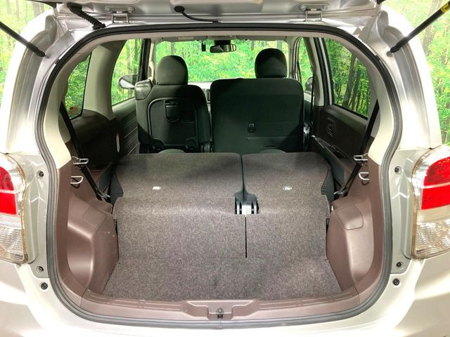 ���i�̂���������ʋ΁A���}���ɏ\���ȉ׎��X�y�[�X���m�ۂ��Ă���܂��B�Z�J���h�V�[�g��|���ƁA�傫�ȉו��̐ύڂ��\�ł���