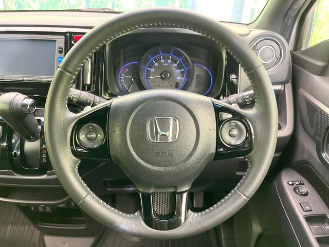 �y�����v�����X�e�A�����O�z�㎿�Ȋv���g�p���邱�ƂŁA��ɂ����������݂ƂĂ��^�]���₷���n���h���ł���