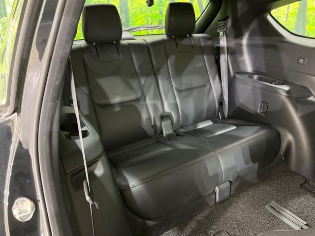 3列目シートはもちろん状態良好☆大人でもゆったりと座って頂けますので、大人数でのお出かけもラクラクです♪ご家族で、気の知れた仲間で、ドライブに行くのが楽しみですね♪
