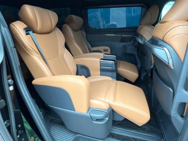 後部座席も気になるようなキズ・汚れやへたり等、大きなダメージはなく、良好な状態です。