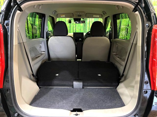 ���i�̂���������ʋ΁A���}���ɏ\���ȉ׎��X�y�[�X���m�ۂ��Ă���܂��B�Z�J���h�V�[�g��|���ƁA�傫�ȉו��̐ύڂ��\�ł���