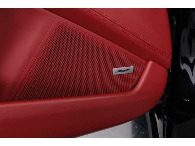 �I�[�f�B�I�̓I�v�V�����ɂ�BOSE���̗p����Ă���܂��B���E�I�ɍ����]�����󂯂Ă���BOSE�͒ቹ���獂����܂ł�������Ɖ��y��\�����Ă���܂��B���C�Ȃ�����̃h���C�u�����L���ɂ��Ă���܂��B