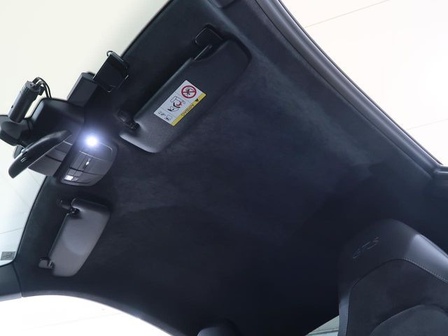 天井内張の状態も良く、シミ・汚れなどありません。またタバコ臭やペット臭等も感じられませんので、快適にお使いいただけます。