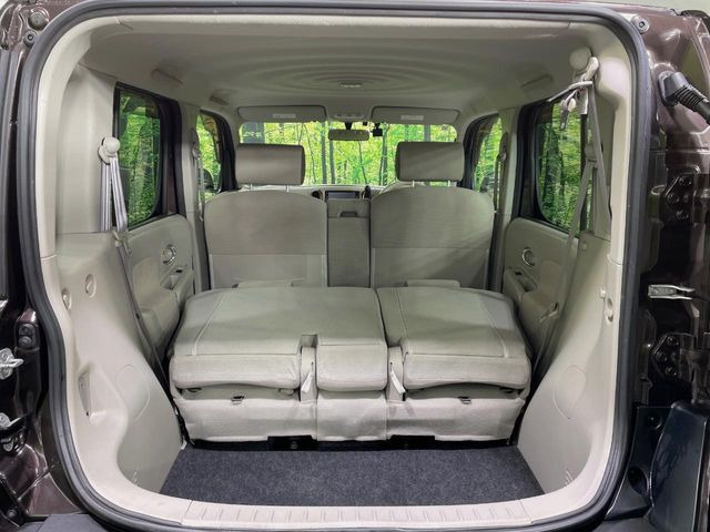 ���i�̂���������ʋ΁A���}���ɏ\���ȉ׎��X�y�[�X���m�ۂ��Ă���܂��B�Z�J���h�V�[�g��|���ƁA�傫�ȉו��̐ύڂ��\�ł���