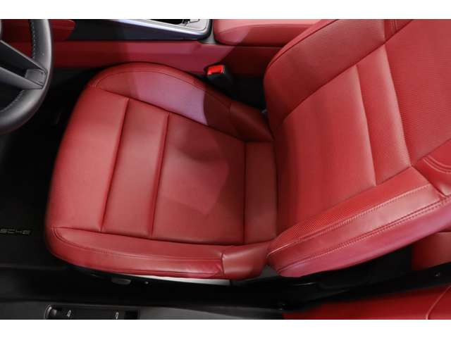 �����݂Ȃǂ��ڗ����₷�����F�ł����A�� ����Y��ȏ�Ԃ�ۂ��Ă܂��B���Ђ̃N���[�j���O�H��ɂăV�[�g�R�[�e�B���O�̎{�H�Ȃǂ�����܂��̂ł��C�y�ɂ����k���������B