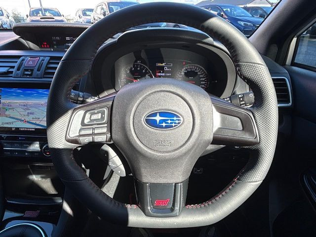 �y�����v�����X�e�A�����O�z�㎿�Ȋv���g�p���邱�ƂŁA��ɂ����������݂ƂĂ��^�]���₷���n���h���ł���