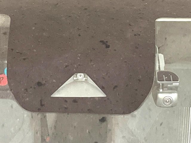 �y�C���e���W�F���g�G�}�[�W�F���V�[�u���[�L�z�t�����g�J�����őO���̎ԗ�����s�҂����m�B�Փ˂������Ȏ��͏Փ˔�Q�y���u���[�L���쓮�A�Փˉ�����T�|�[�g�B�����S�Ƀh���C�u�����y���݂��������܂��B