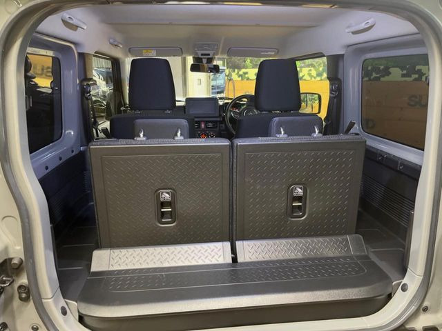 ���i�̂���������ʋ΁A���}���ɏ\���ȉ׎��X�y�[�X���m�ۂ��Ă���܂��B�Z�J���h�V�[�g��|���ƁA�傫�ȉו��̐ύڂ��\�ł���