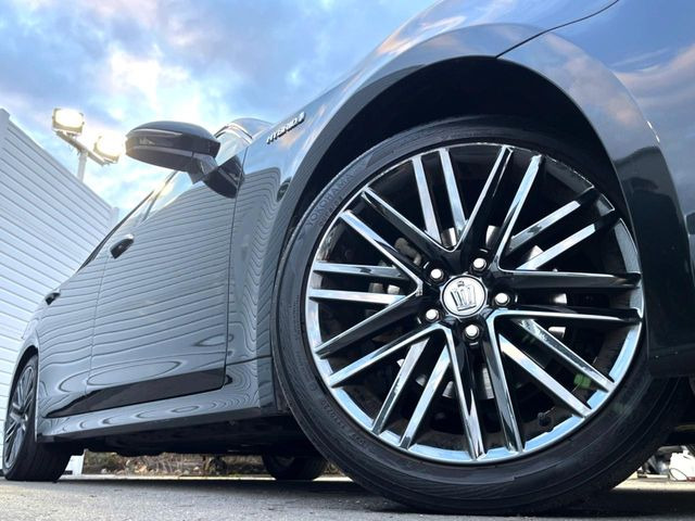 �y����18�C���`�X�p�b�^�����O�A���~�z�C�[���z�O�ςɃ}�b�`���������A���~�z�C�[���𑕒����Ă���܂��B�e��ЊO�A���~�z�C�[����A�X�^�b�h���X�^�C�����戵�����Ă���܂��B���񂲑��k����������