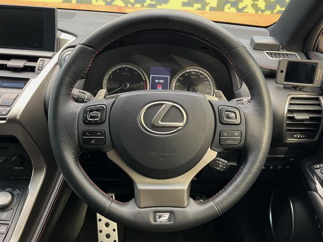 �y�����v�����X�e�A�����O�z�㎿�Ȋv���g�p���邱�ƂŁA��ɂ����������݂ƂĂ��^�]���₷���n���h���ł���