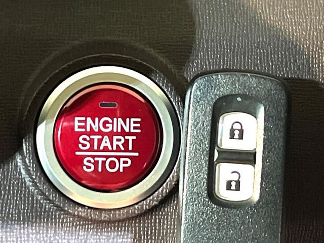 �yHonda�X�}�[�g�L�[�z�J�o����|�P�b�g�ɓ��ꂽ�܂܂ł��h�A�̎{���E�������\�ȃX�}�[�g�L�[�𑕔��B�G���W���̃I���E�I�t�����J�M�����o���K�v����������Ƃ��Ă��֗��ł���