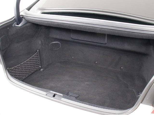 �g�����N�������Ǝv���Ă���܂���?���ۂ͑�e�ʃg�����N�ł�!���s���̒������h���C�u�����K�ł�!�܂��A�����t���X�y�[�X���������Ă���܂��̂ŁA��Ԃł��A�J�ł���̓������Ă�����育�������܂��B