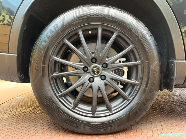 �y18�C���`�A���~�z�C�[���z�O�ςɃ}�b�`�����A���~�z�C�[���𑕒����Ă���܂��B�e��A���~�z�C�[����A�X�^�b�h���X�^�C�����戵�����Ă���܂��B���񂲑��k����������