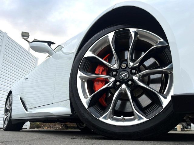 �y����21�C���`�A���~�z�C�[���z�O�ςɃ}�b�`���������A���~�z�C�[���𑕒����Ă���܂��B�e��ЊO�A���~�z�C�[����A�X�^�b�h���X�^�C�����戵�����Ă���܂��B���񂲑��k����������