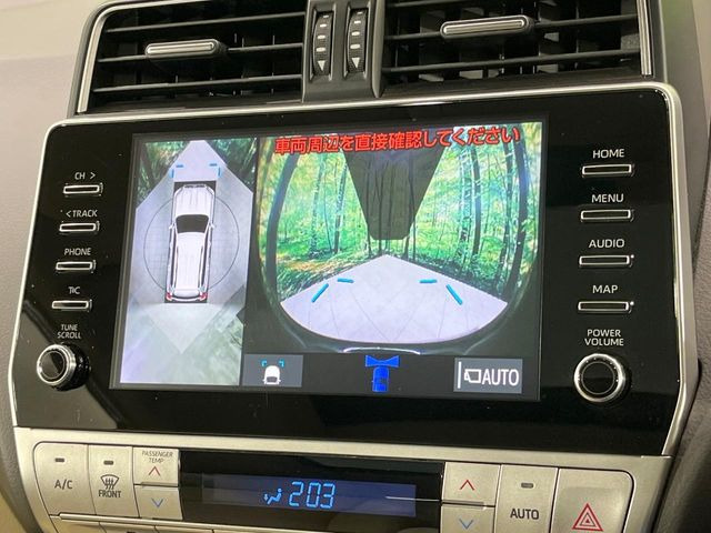 【パノラミックビューモニター】専用のカメラにより、上から見下ろしたような視点で360度クルマの周囲を確認することができます☆死角部分も確認しやすく、狭い場所での切り返しや駐車もスムーズに行えます。