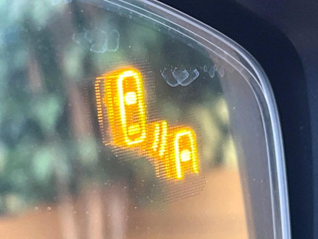 �y�u���C���h�X�|�b�g���j�^�����O�z���s���A�h�A�~���[�̎��p�ɂȂ�₷���ӏ��Ɍ㑱�Ԃ��ڋ߂���ƃT�C�h�~���[�t�߂Ɍx����\���A�h���C�o�[�ɒ��ӊ��N�����Ă���܂��B