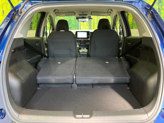 ���i�̂���������ʋ΁A���}���ɏ\���ȉ׎��X�y�[�X���m�ۂ��Ă���܂��B�Z�J���h�V�[�g��|���ƁA�傫�ȉו��̐ύڂ��\�ł���