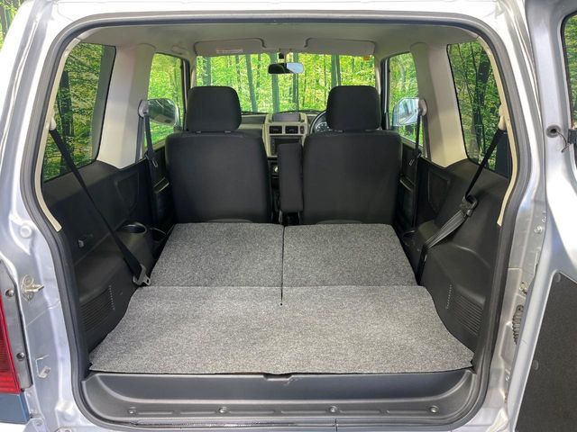 ���i�̂���������ʋ΁A���}���ɏ\���ȉ׎��X�y�[�X���m�ۂ��Ă���܂��B�Z�J���h�V�[�g��|���ƁA�傫�ȉו��̐ύڂ��\�ł���