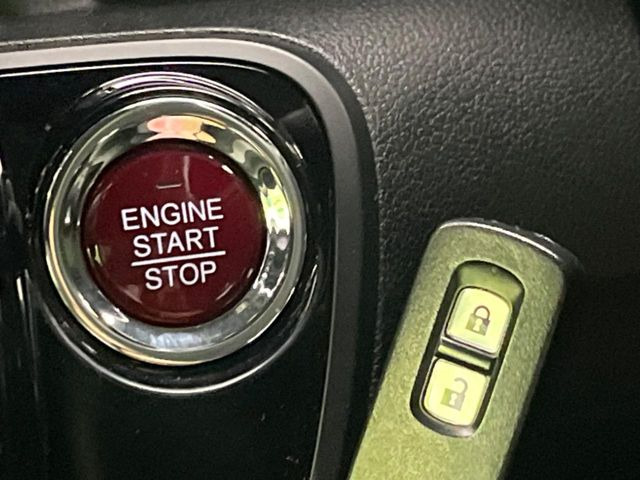 �yHonda�X�}�[�g�L�[�z�J�o����|�P�b�g�ɓ��ꂽ�܂܂ł��h�A�̎{���E�������\�ȃX�}�[�g�L�[�𑕔��B�G���W���̃I���E�I�t�����J�M�����o���K�v����������Ƃ��Ă��֗��ł���