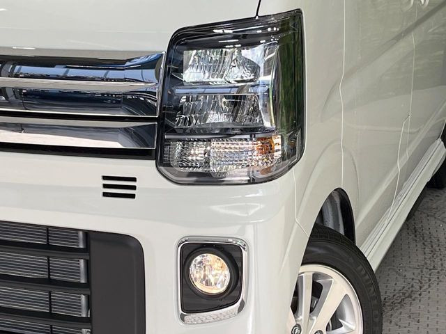 �yLED�w�b�h���C�g�z���V����ԑ��s�����ǍD�Ȏ��E���m�ۂ����S���ĉ^�]�ł��鍂�P�xLED�w�b�h���C�g�𑕔�!�_�����x�������A����d�͂��}�����Ă��܂��B