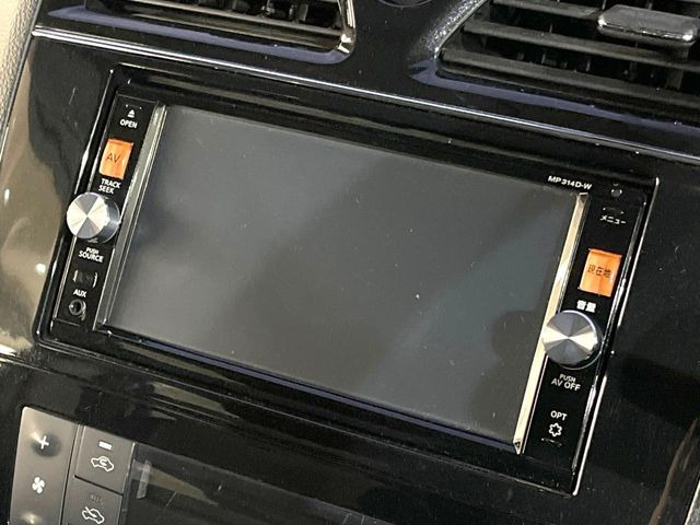 �y�����i�r�z�l�C�̏����i�r�𑕔����Ă���܂��B�i�r�̎g���₷���͂������A�I�[�f�B�I�@�\���[��!�L�����v�◷�s�͂������A�ʋ΂┃�����ȂǕ��i�̃h���C�u���y�����Ȃ�͂���