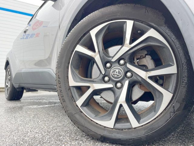 �y����18�C���`�A���~�z�C�[���z�O�ςɃ}�b�`���������A���~�z�C�[���𑕒����Ă���܂��B�e��ЊO�A���~�z�C�[����A�X�^�b�h���X�^�C�����戵�����Ă���܂��B���񂲑��k����������