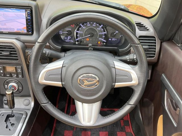 �y�����v�����X�e�A�����O�z�㎿�Ȋv���g�p���邱�ƂŁA��ɂ����������݂ƂĂ��^�]���₷���n���h���ł���