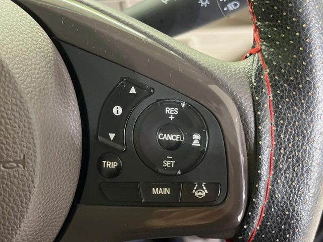 �y�A�_�v�e�B�u�N���[�Y�R���g���[���z�������H�ł̒��������s���y��!!�����ő��x��ۂN���[�Y�R���g���[�����A�Փˌy���V�X�e���ƘA�g���A�O���̎ԗ������m���ĎԊԂ�ۂ悤�ɑ��x���߂��Ă���܂�!!