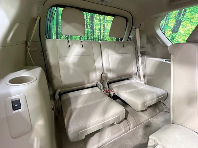 3列目シートはもちろん状態良好☆大人でもゆったりと座って頂けますので、大人数でのお出かけもラクラクです♪ご家族で、気の知れた仲間で、ドライブに行くのが楽しみですね♪