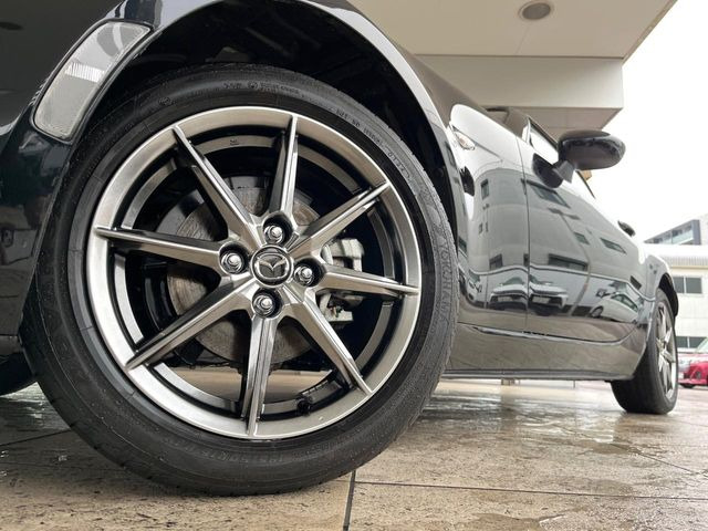 �y����16�C���`�A���~�z�C�[���z�O�ςɃ}�b�`���������A���~�z�C�[���𑕒����Ă���܂��B�e��ЊO�A���~�z�C�[����A�X�^�b�h���X�^�C�����戵�����Ă���܂��B���񂲑��k����������