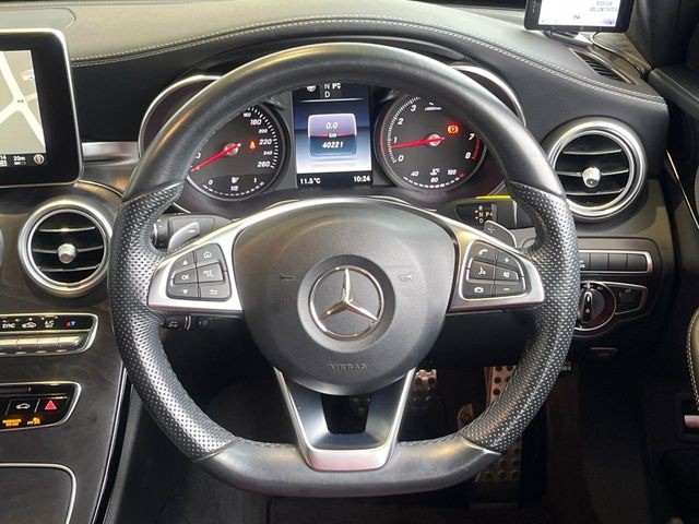 ���}���`�t�@���N�V�����X�e�A�����O:�n���h���̍��E�̃{�^���ŃI�[�f�B�I�̑I���≹�ʂ̒��߂��\�ł��B�n���h�����������������ł���̂ň��S�ł��ˁ�