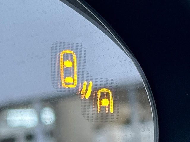 �y�u���C���h�X�|�b�g���j�^�����O�z���s���A�h�A�~���[�̎��p�ɂȂ�₷���ӏ��Ɍ㑱�Ԃ��ڋ߂���ƃT�C�h�~���[�t�߂Ɍx����\���A�h���C�o�[�ɒ��ӊ��N�����Ă���܂��B