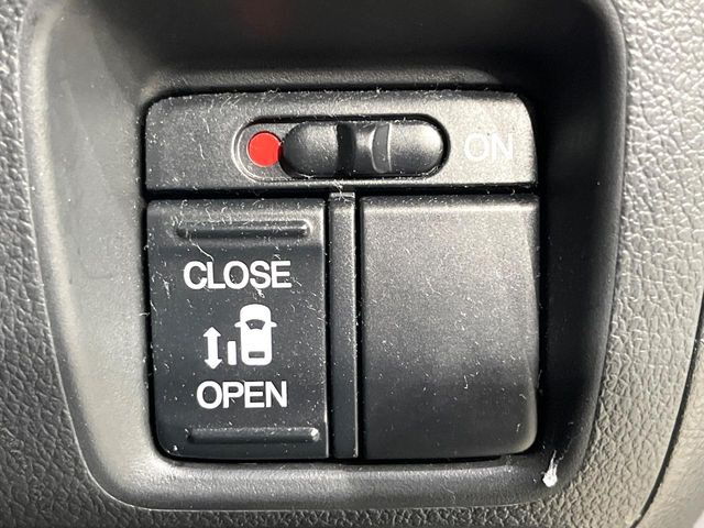 �y�p���[�X���C�h�h�A�z�X�}�[�g�L�[��^�]�Ȃ̃X�C�b�`�ŃX���C�h�h�A�̊J���\���d��������͂����ăh�A���J����K�v�������A���������q�l�ł��A�d���ו��������Ă��鎞�����N�ɊJ���߂ł��܂���