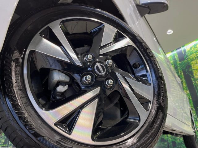 �y����15�C���`�A���~�z�C�[���z�O�ςɃ}�b�`���������A���~�z�C�[���𑕒����Ă���܂��B�e��ЊO�A���~�z�C�[����A�X�^�b�h���X�^�C�����戵�����Ă���܂��B���񂲑��k����������