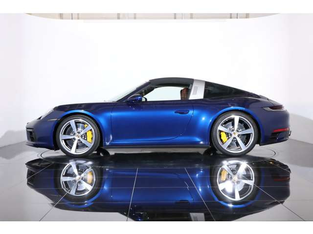 ���F�h�A�~���[�ɂ��A�{�f�B�S�̂̓��ꊴ�������A�������ꂽ��ۂ�^���܂��B