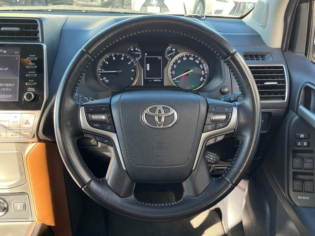 �y�����v�����X�e�A�����O�z�㎿�Ȋv���g�p���邱�ƂŁA��ɂ����������݂ƂĂ��^�]���₷���n���h���ł���