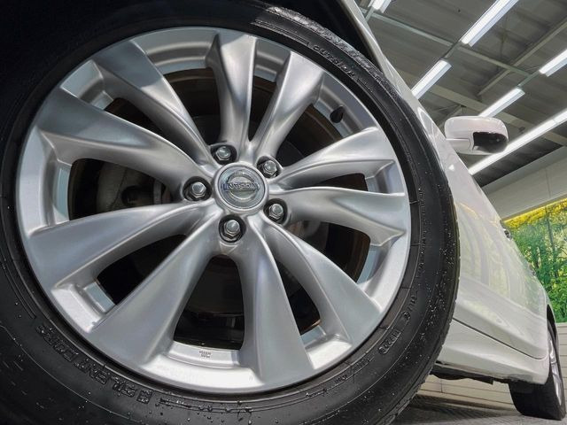 �y����18�C���`�A���~�z�C�[���z�O�ςɃ}�b�`���������A���~�z�C�[���𑕒����Ă���܂��B�e��ЊO�A���~�z�C�[����A�X�^�b�h���X�^�C�����戵�����Ă���܂��B���񂲑��k����������