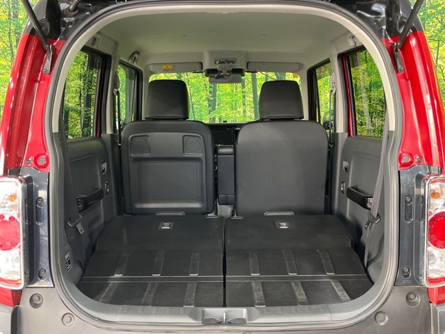 ���i�̂���������ʋ΁A���}���ɏ\���ȉ׎��X�y�[�X���m�ۂ��Ă���܂��B�Z�J���h�V�[�g��|���ƁA�傫�ȉו��̐ύڂ��\�ł���