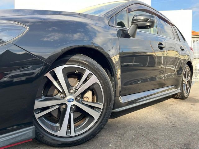 �y����17�C���`�A���~�z�C�[���z�O�ςɃ}�b�`���������A���~�z�C�[���𑕒����Ă���܂��B�e��ЊO�A���~�z�C�[����A�X�^�b�h���X�^�C�����戵�����Ă���܂��B���񂲑��k����������