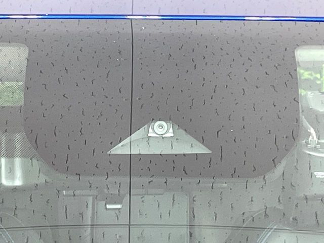 �y�C���e���W�F���g�G�}�[�W�F���V�[�u���[�L�z�t�����g�J�����őO���̎ԗ�����s�҂����m�B�Փ˂������Ȏ��͏Փ˔�Q�y���u���[�L���쓮�A�Փˉ�����T�|�[�g�B�����S�Ƀh���C�u�����y���݂��������܂��B