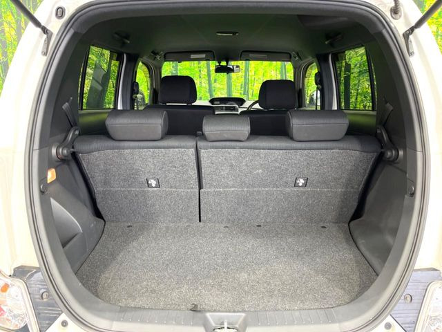 ���i�̂���������ʋ΁A���}���ɏ\���ȉ׎��X�y�[�X���m�ۂ��Ă���܂��B�Z�J���h�V�[�g��|���ƁA�傫�ȉו��̐ύڂ��\�ł���