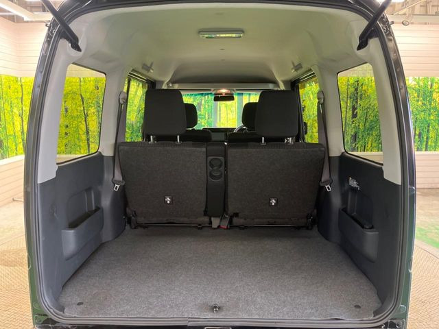 ���i�̂���������ʋ΁A���}���ɏ\���ȉ׎��X�y�[�X���m�ۂ��Ă���܂��B�Z�J���h�V�[�g��|���ƁA�傫�ȉו��̐ύڂ��\�ł���