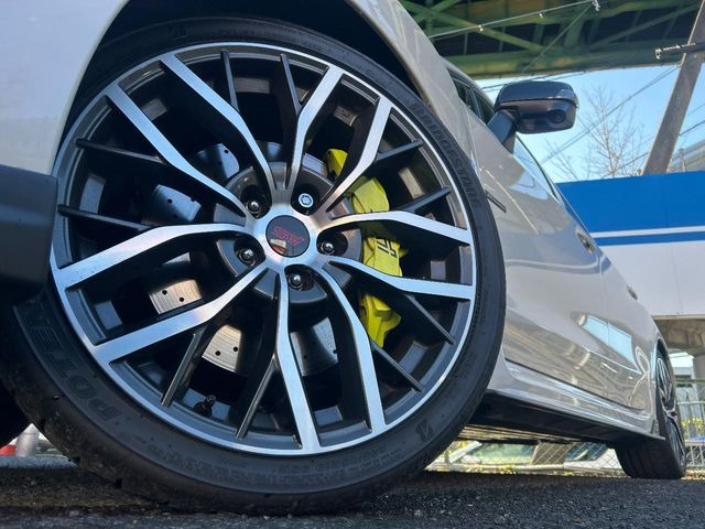 �y����19�C���`�A���~�z�C�[���z�O�ςɃ}�b�`���������A���~�z�C�[���𑕒����Ă���܂��B�e��ЊO�A���~�z�C�[����A�X�^�b�h���X�^�C�����戵�����Ă���܂��B���񂲑��k����������