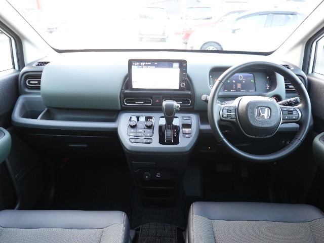 フリード1.5 e:HEV クロスター