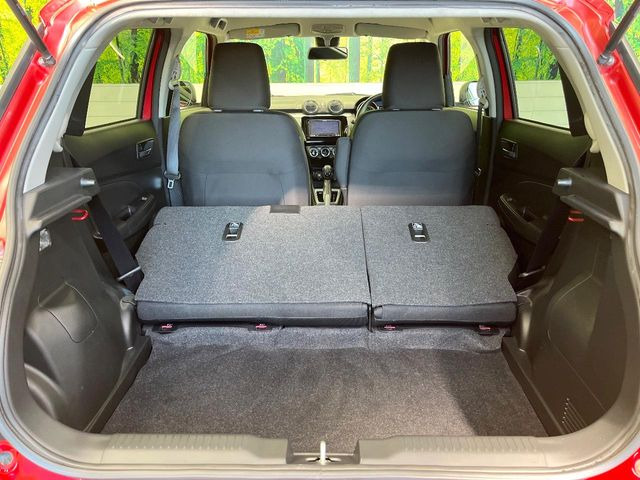 ���i�̂���������ʋ΁A���}���ɏ\���ȉ׎��X�y�[�X���m�ۂ��Ă���܂��B�Z�J���h�V�[�g��|���ƁA�傫�ȉו��̐ύڂ��\�ł���