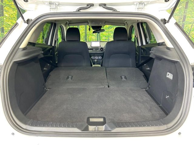 ���i�̂���������ʋ΁A���}���ɏ\���ȉ׎��X�y�[�X���m�ۂ��Ă���܂��B�Z�J���h�V�[�g��|���ƁA�傫�ȉו��̐ύڂ��\�ł���