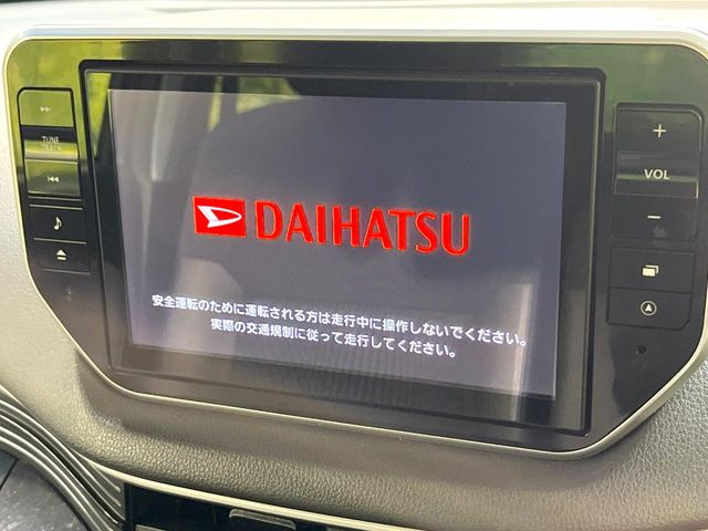 �y�����i�r�z�l�C�̏����i�r�𑕔����Ă���܂��B�i�r�̎g���₷���͂������A�I�[�f�B�I�@�\���[��!�L�����v�◷�s�͂������A�ʋ΂┃�����ȂǕ��i�̃h���C�u���y�����Ȃ�͂���