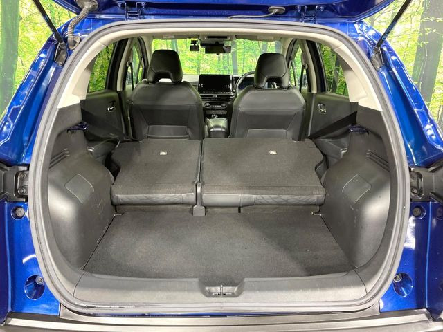 ���i�̂���������ʋ΁A���}���ɏ\���ȉ׎��X�y�[�X���m�ۂ��Ă���܂��B�Z�J���h�V�[�g��|���ƁA�傫�ȉו��̐ύڂ��\�ł���