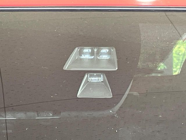 �y�X�}�[�g�u���[�L�T�|�[�g�z���s���ɑO���̎ԗ�����F�����A�Փ˂������Ȏ��͌x��ƃu���[�L�ŏՓˉ���Ɣ�Q�y�����A�V�X�g�B�����S�Ƀh���C�u�����y���݂��������܂��B